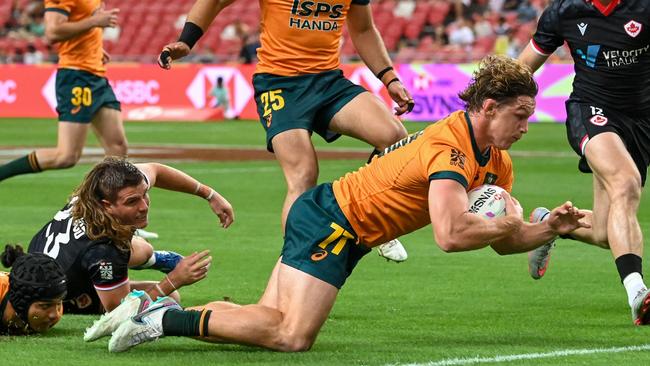 Michael Hooper scores a try during the group match between Australia and Canada of the HSBC Rugby Sevens Singapore tournament at the National Stadium in Singapore. Picture: Roslan RAHMAN / AFP.