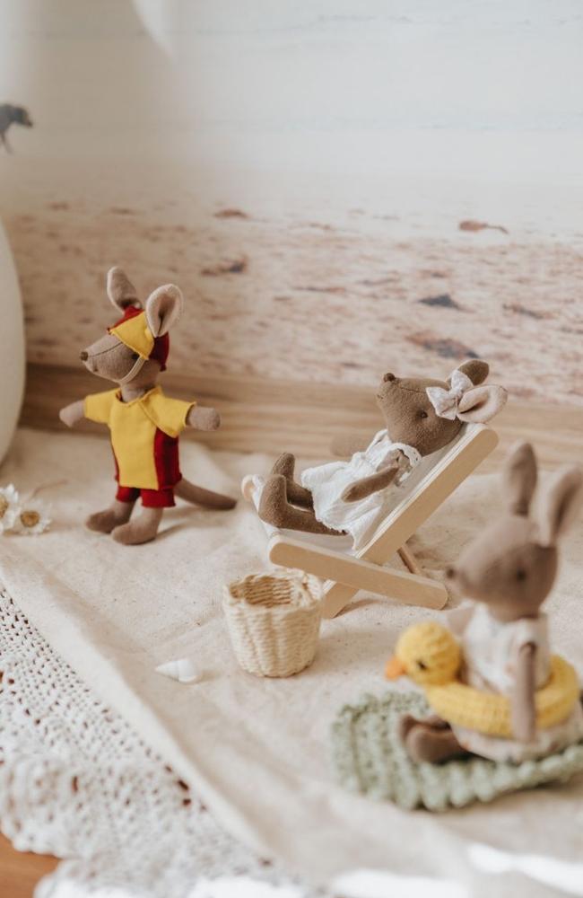 The various dolls.