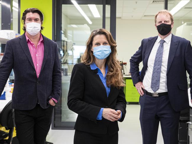 09/10/20 (L-R) Mark Devlin, chief science officer at Amplia Therapeutics with Lisa Dube, acting CEO of Cancer Therapeutics CRC and John Lambert, CEO of Amplia Therapeutics in a laboratory in the Victoria Comprehensive Cancer centre. Aaron Francis/The Australian