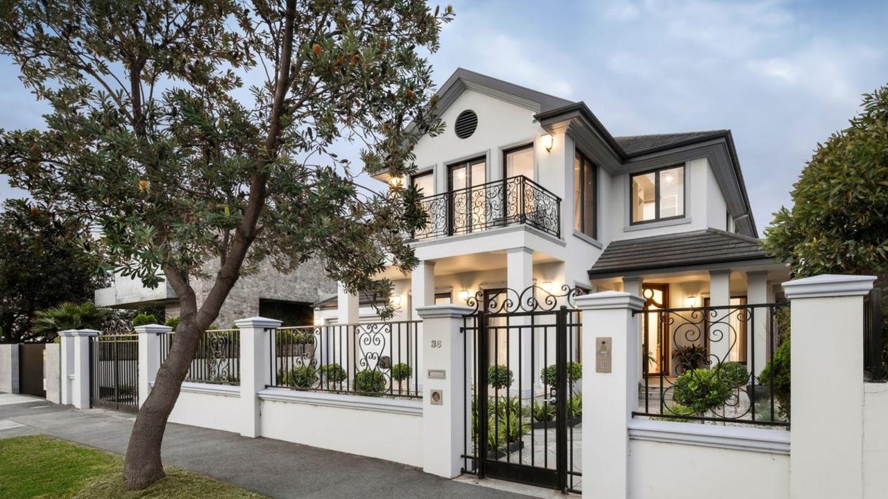 Top sale comes at a loss for Melbourne prestige mansion