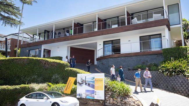 19th November 2022. The Sunday Telegraph. Property.Hunters Hill, Sydney, NSW, Australia.Pics by Julian Andrews.Pictures from the auction of 11, Lyndhurst Crescent in Hunters Hill which failed to sell at auction today under the gavel of auctioneer Michael Garafolo.