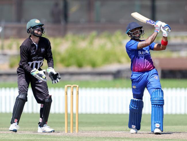 Akshay Kodoth batting for Frankston Peninsula. Picture: Georg Sal