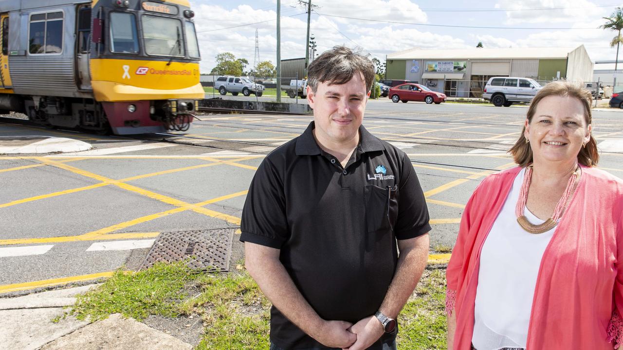 Lindum level crossing fix: State Government study | The Courier Mail