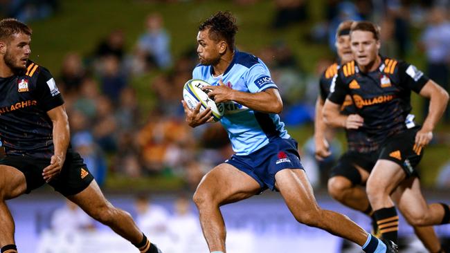 Karmichael Hunt in action for the Waratahs. (AAP Image/Mark Nolan)