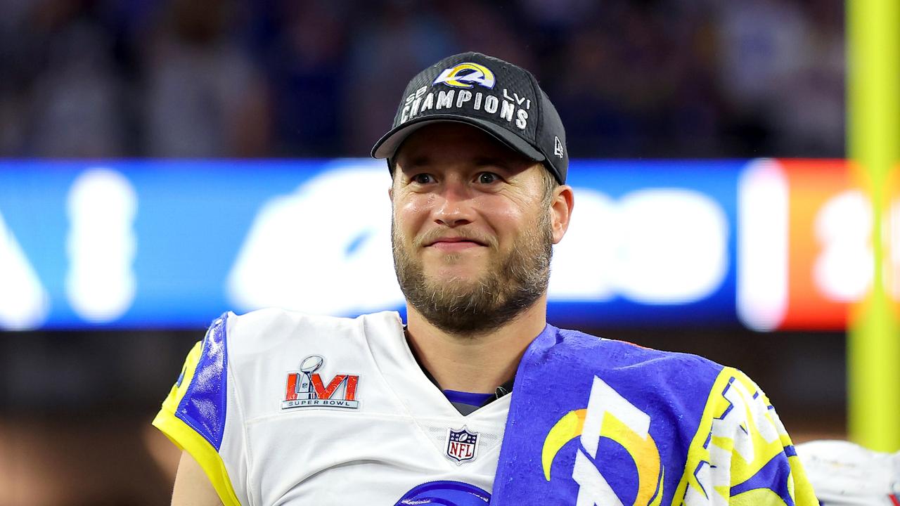 Stafford Turns Around After Photographer Fell During Super Bowl Parade