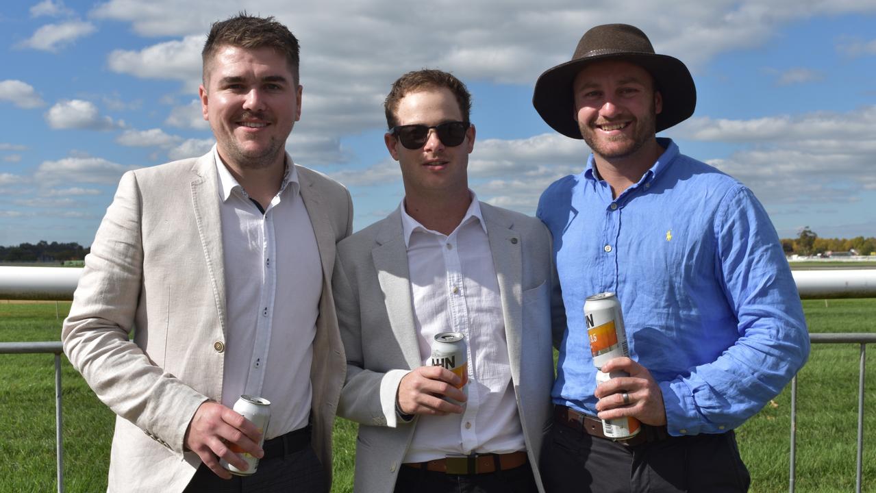 Wagga Gold Cup races photos taken at the Murrumbidgee Turf Club Daily