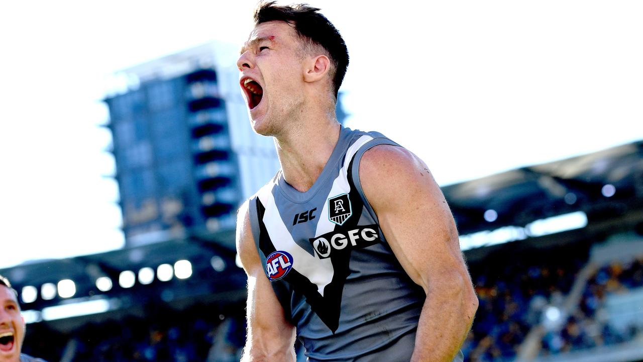 Robbie Gray booted a goal after the siren to win the game. Photo: Bradley Kanaris/Getty Images.