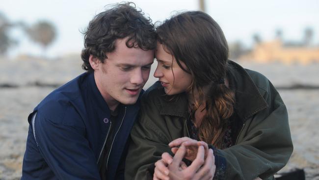 Anton Yelchin and Felicity Jones in Like Crazy.