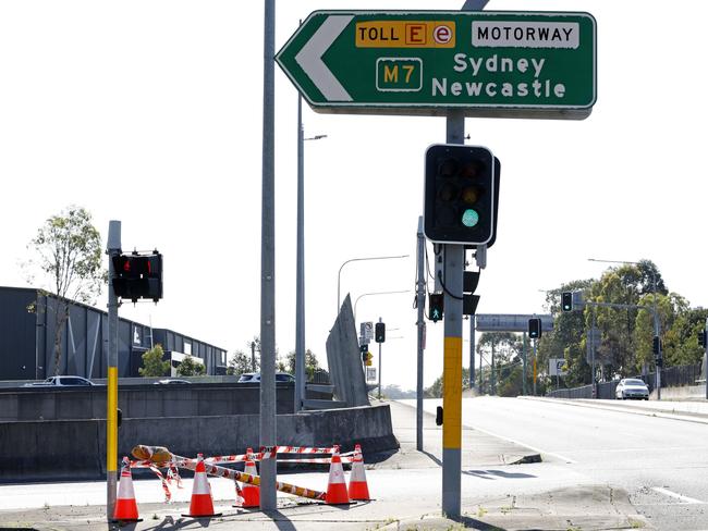 SYDNEY, AUSTRALIA. NewsWire Photos NOVEMBER 22 , 2024: A damaged pole on Power Street in Plumpton, part of multiple scenes of a police pursuit and stabbing out in Plumpton and Doonside. Picture: NewsWire/ Damian Shaw