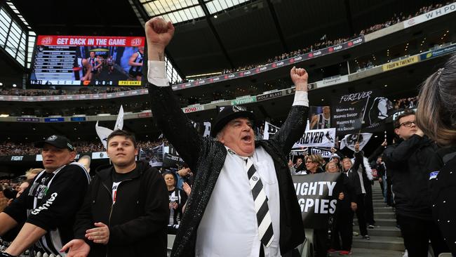 Joffa Corfe cheers out the Collingwood boys at the first preliminary final in 2019.