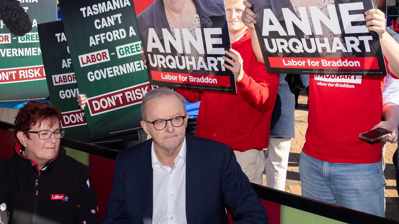 Lib volunteers photobomb Albo’s street walk