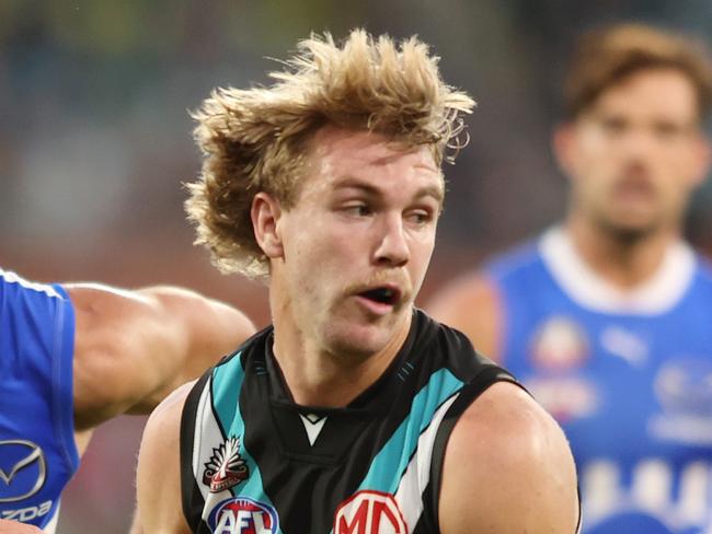 ADELAIDE, AUSTRALIA - APRIL 26: Jason Horne-Francis of the Power with the ball during the round seven AFL match between Port Adelaide Power and North Melbourne Kangaroos at Adelaide Oval, on April 26, 2025, in Adelaide, Australia. (Photo by Maya Thompson/Getty Images)
