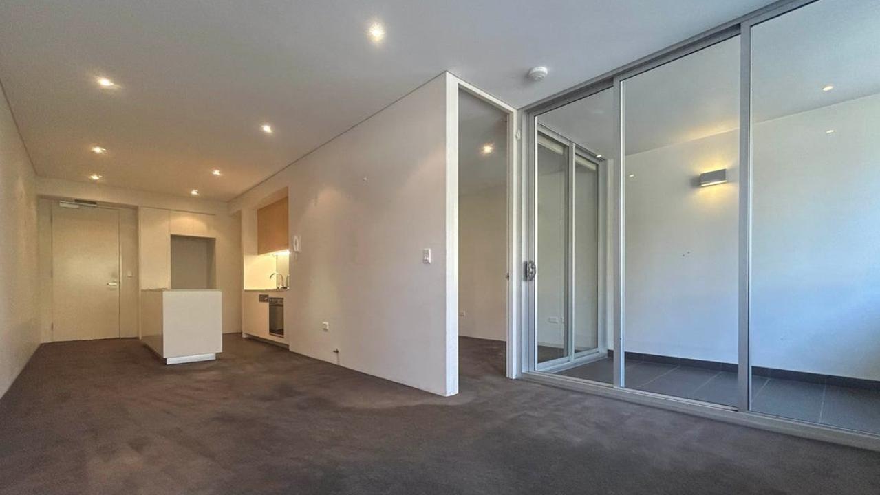 FOUR WEEKS RENT FREE: this Anzac Parade unit in Kensington is $894 per week, with nearly a month “rent free”.