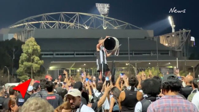 Pies fans bring out the drums