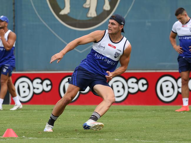 Trent Barrett is backing young halfback Kyle Flanagan to take charge at the Bulldogs.