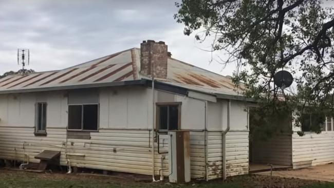 This three-bedroom farmhouse located 30km west of Cumnock is available for $1 a week. 