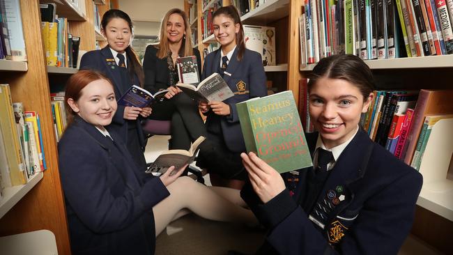 HOLD FOR FOR HERALD SUN EXAM GUIDE - Year 12 students set to tackle the english exams at Lauriston Girls School. [clockwise from left] Daisy Clarke, Celine Manikhode, VCE English teacher Elspeth Maddocks (vce English teacher) Minna Willig, and Alice Fletcher.  Picture: Alex Coppel.