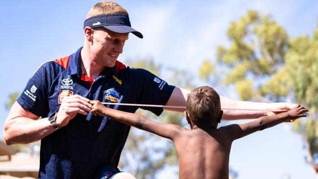 Part of the trip for Reilly O’Brien was to get the kids interested in maths and science through footy. Picture: AFC