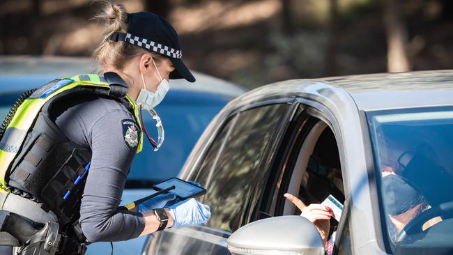 Victoria Police stopping vehicles at the Chiltern Park rest area near the NSW border. Picture: Simon Dallinger