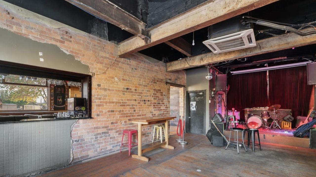 With a location near Sovereign Hill, this Ballarat pub is perfect for buyers seeking heritage and the potential for around $75,000 in returns annually.