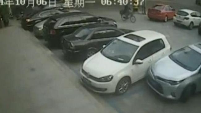 The first of many disastrous attempts to get this car out of the space. Pic: Screengrab.