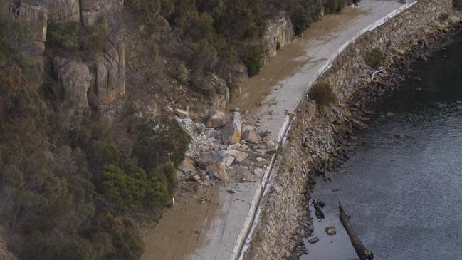 Rock removal along the Tasman Highway at Paradise Gorge. Photo: Luke Bowden/ABC