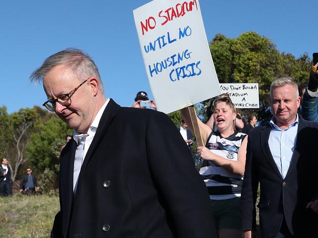 Anthony Albanese heckled in Hobart. Picture: Nikki Davis-Jones