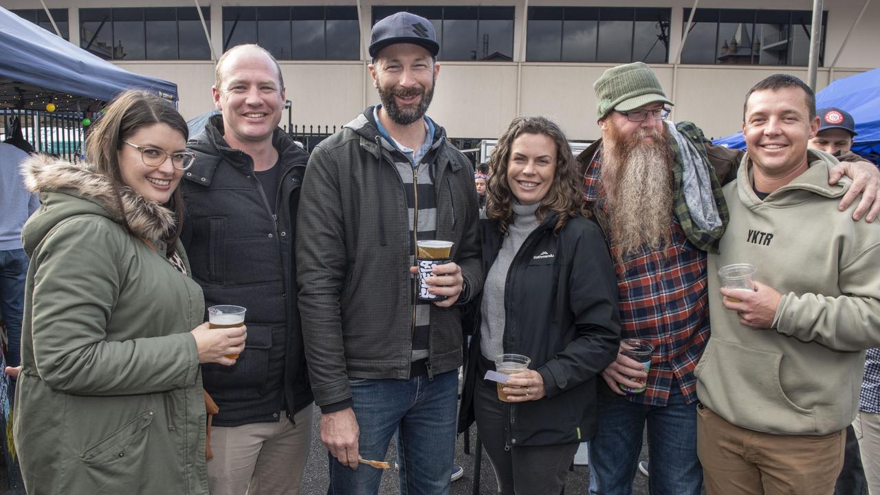 (from left) Amanda Wilcock, Barry Wilcock, Rupert Thompson, Del Read, Derick Wise and Richard Theobald at Brewoomba craft beer festival, Fitzy's. Saturday, August 13, 2022. Picture: Nev Madsen.