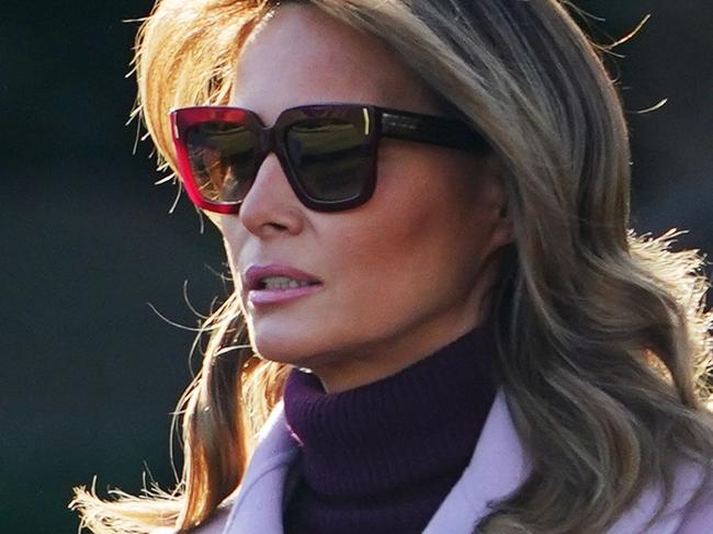 US President Donald Trump and First Lady Melania Trump make their way to board Marine One from the South Lawn of the White House in Washington, DC on January 17, 2020. - Trump is travelling to Palm Beach, Florida. (Photo by MANDEL NGAN / AFP)