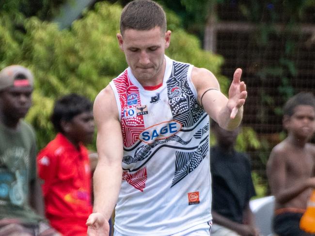 Southern Districts' James Tsitas breaks 40 disposals to top ROund 5 stats. Picture: Aaron Black/AFLNT Media.