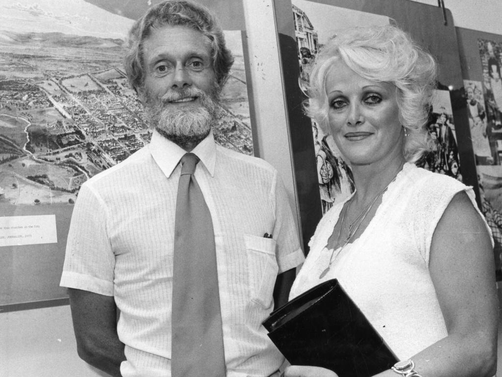 Stormy Summers opens an exhibition on prostitution at the Constitutional Museum, Adelaide with SA politician Robin Millhouse in 1982.