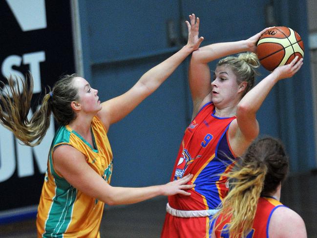 Central Coast Crusaders v Sydney Comets in action.