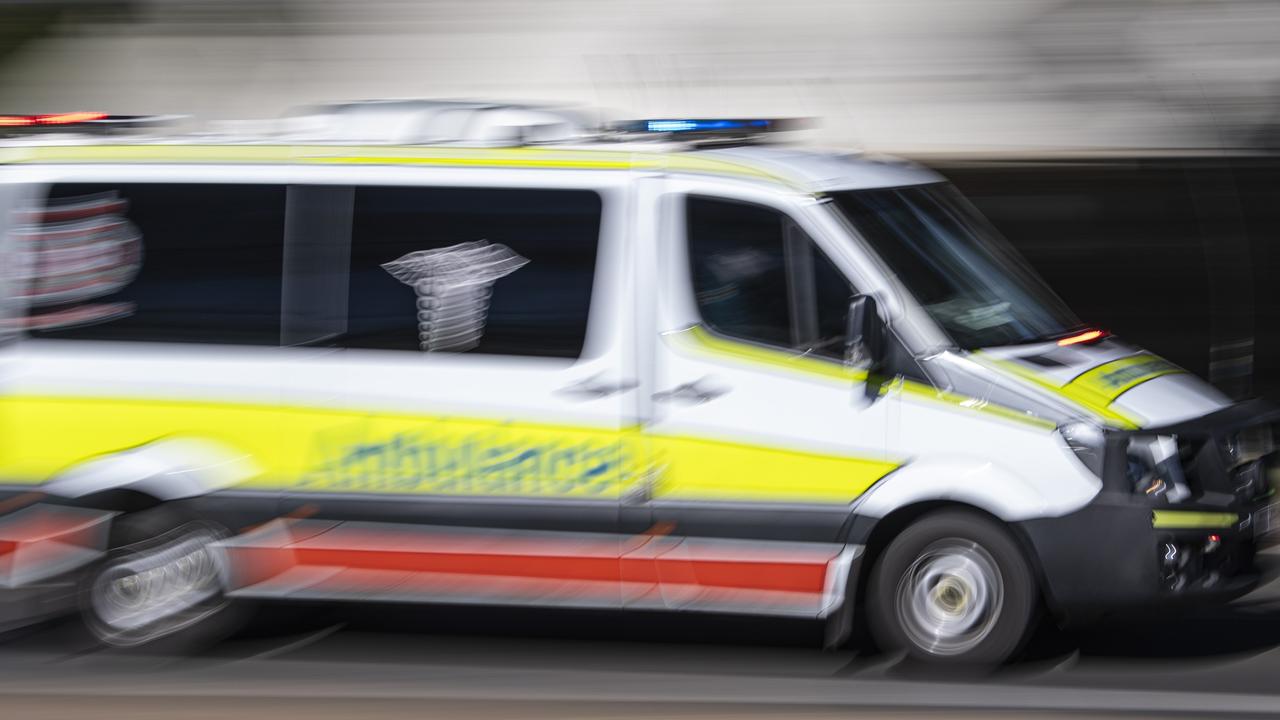 Capricorn Highway closed after truck hits tree