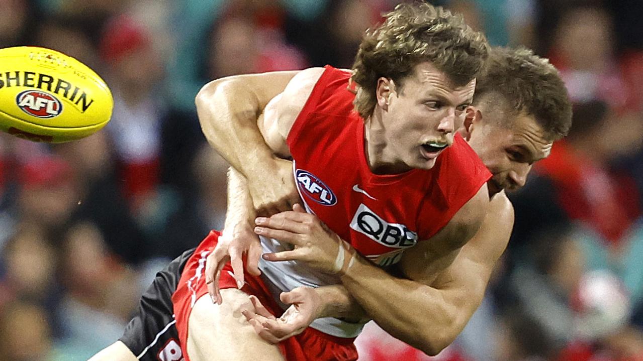 ‘It’s a lottery anyway’: Clubs ignore AFL’s dangerous tackle memo
