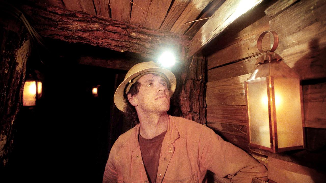 14/0/00 Sovereign Hill Miner Glen Brogden in the new mine shaft being dug so tourists can experience deep lead mining. p/r/mining