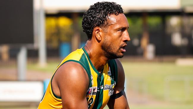 Thomas Motlop playing for PINT in the 2023-24 NTFL season. Picture: Celina Whan / AFLNT Media