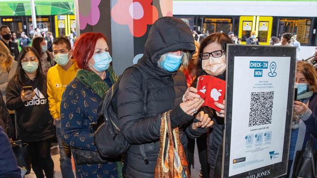 MELBOURNE, OCTOBER 29, 2021: Shopping is back at David Jones in the Bourke Street Mall as restrictions ease, masks are allowed off outside and indoor retail reopens. Picture: Mark Stewart