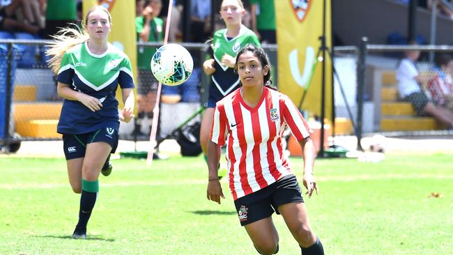 Kelvin Grove State College get the ball forward. . Picture, John Gass