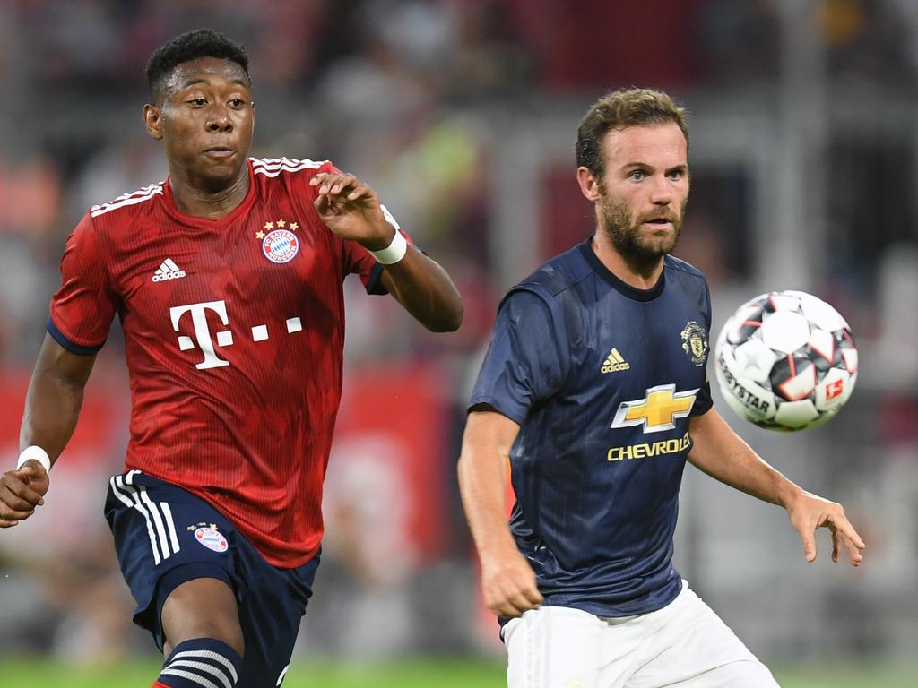 Bayern Munich's Austrian defender David Alaba (L) vies with Manchester's Spanish midfielder Juan Mata (R)  uring a friendly football match between FC Bayern Munich and Manchester United in Munich, southern Germany, on August 5, 2018. / AFP PHOTO / Christof STACHE