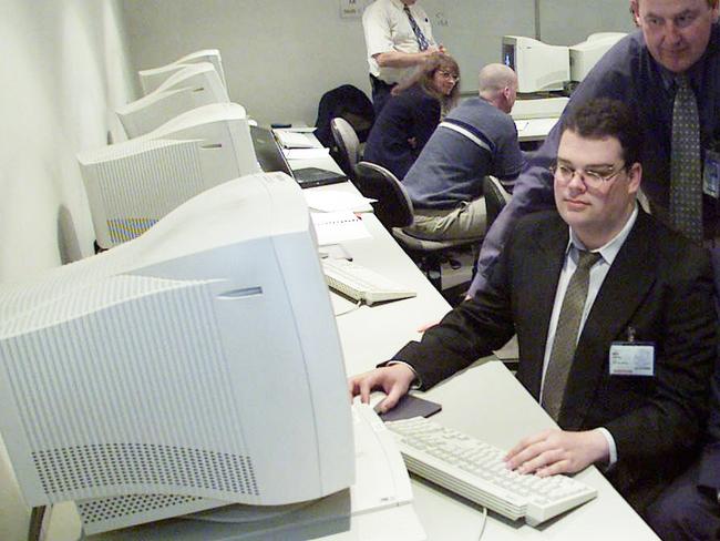 OCTOBER 18, 2001 : Detective Chief Inspector John Mugavins, software developer Ben Lippa, Dr (Doctor) Raymond Lippa &  Senior Sergeant Ged Griffin at Monash University 18/10/01 demonstrating interactive computer program to teach detectives. Pic Peter Smith.Victoria / Education / Computer / Police / Detective