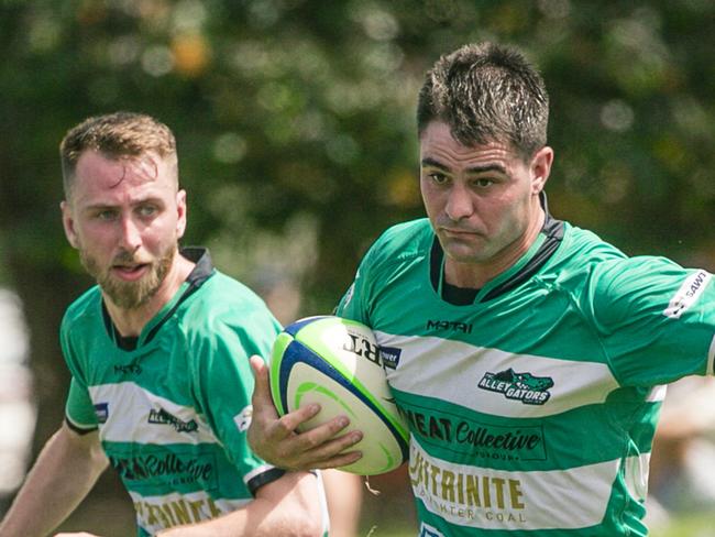 Will Lever runs off the hip of ballcarrier Tomas Grenon. Picture: Glenn Campbell