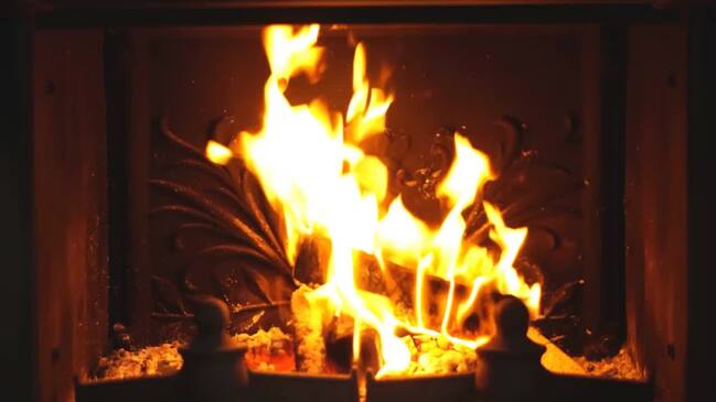 Christmas Yule Log Fireplace With Music | The Mercury