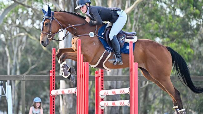 Alison and Stan the ex-Grafton racehorse.