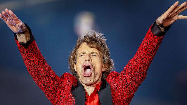 (FILES) In this file photo taken on July 03, 2015, Mick Jagger of the Rolling Stones performs at the Indianapolis Motor Speedway in Indianapolis, Indiana. - Mick Jagger is "on the mend" after a reportedly successful heart valve procedure in New York, the Rolling Stones frontman said Friday, April 5, 2019. "Thank you everyone for all your messages of support, I'm feeling much better now and on the mend - and also a huge thank you to all the hospital staff for doing a superb job," said Jagger, 75. Industry tracker Billboard had earlier said doctors performed a minimally invasive transcatheter aortic valve replacement. (Photo by Michael Hickey / GETTY IMAGES NORTH AMERICA / AFP)