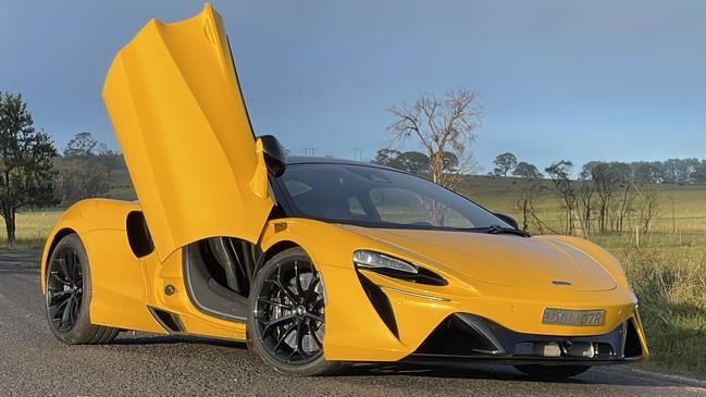 2024 McLaren Artura coupe.