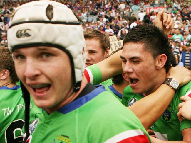 Canberra celebrate winning the 2008 Toyota Cup grand final Canberra Raiders V Brisbane Broncos at ANZ Stadium Homebush. Pic - Sam Mooy