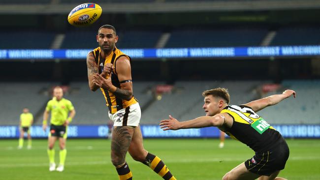 Hawthorn’s Shaun Burgoyne handballs during the Hawks’ win over Richmond at the MCG on Thursday night. Picture: Getty Images