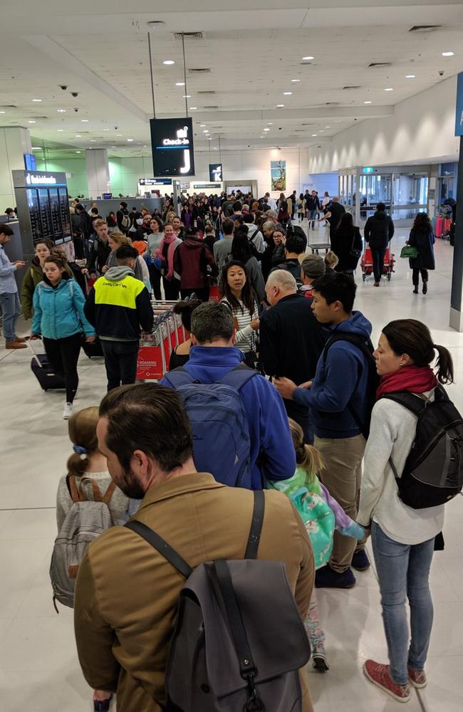 Sydney Airport delays: Passengers delayed after Border Force outage ...