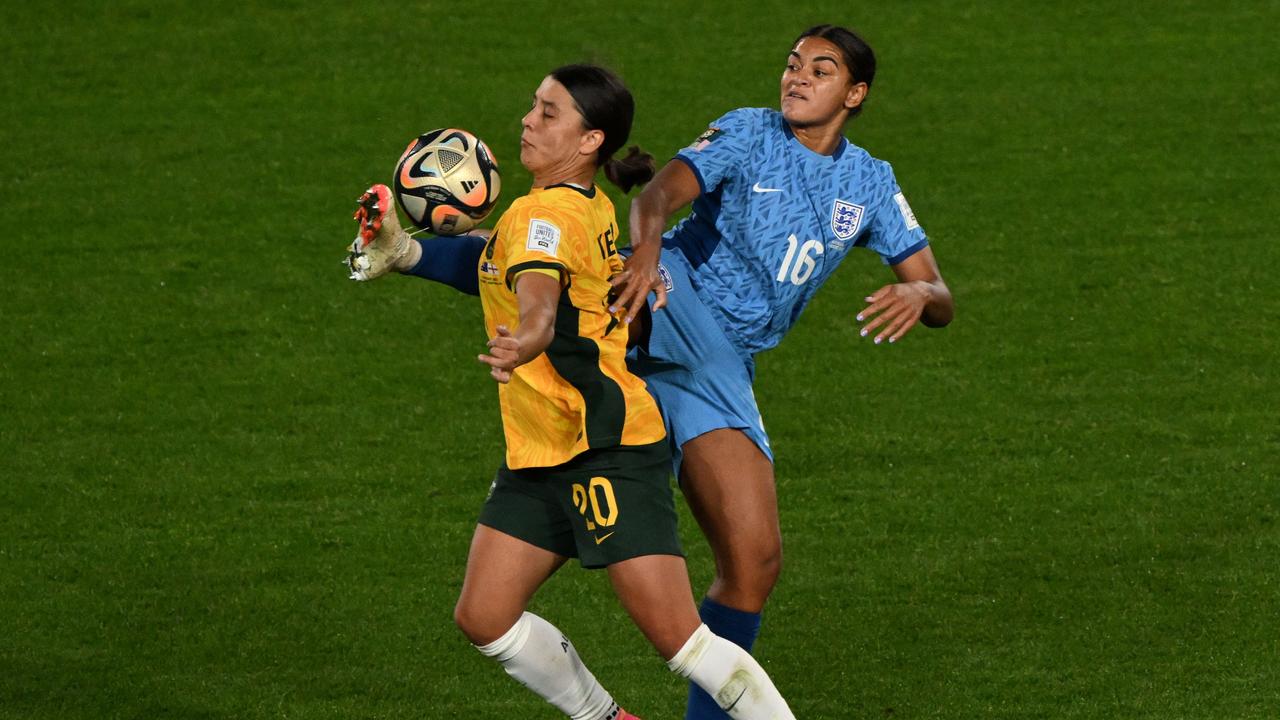Sam Kerr fights for the ball with England's Jessica Carter. (Photo by Saeed KHAN / AFP)