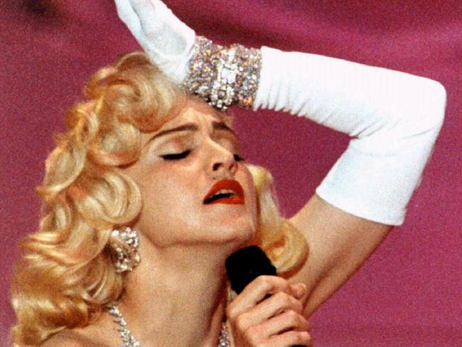 15/10/1996 WIRE: Singer Madonna performing at Academy Awards 1991. oscars